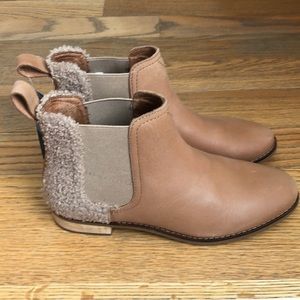 Tom’s beige booties leather